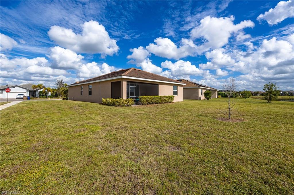 HAMPTON LAKES - Residential