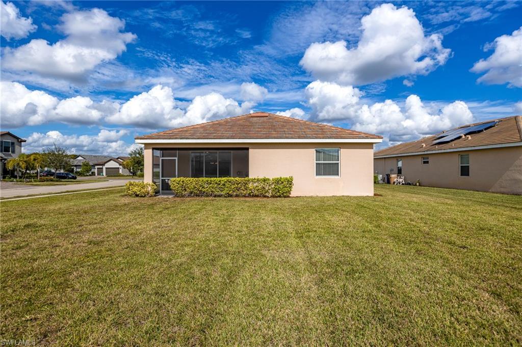 HAMPTON LAKES - Residential