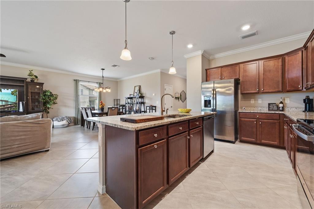 HAMPTON LAKES - Residential