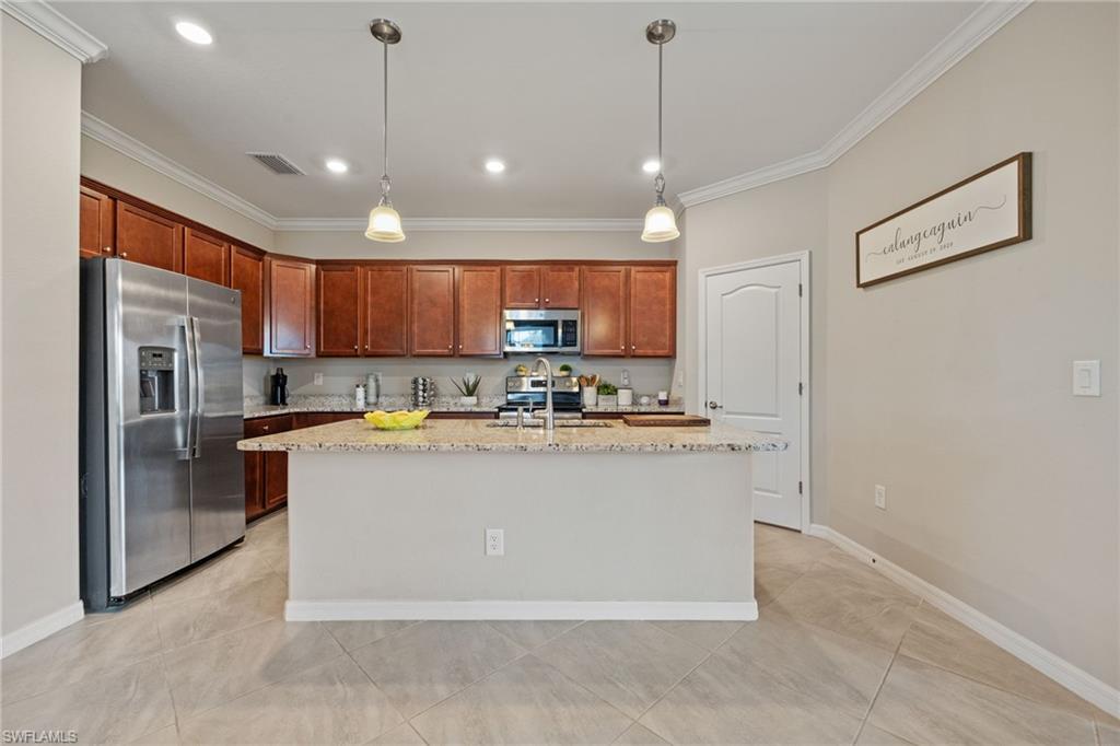 HAMPTON LAKES - Residential