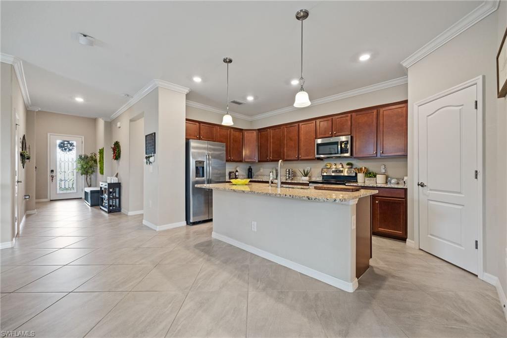 HAMPTON LAKES - Residential