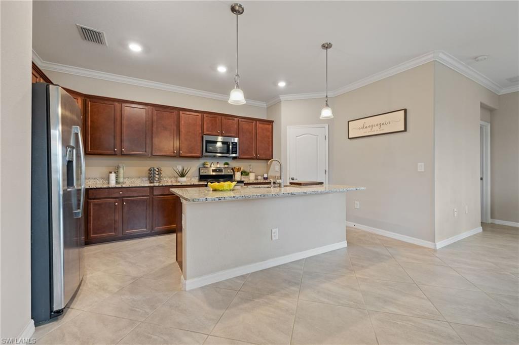 HAMPTON LAKES - Residential