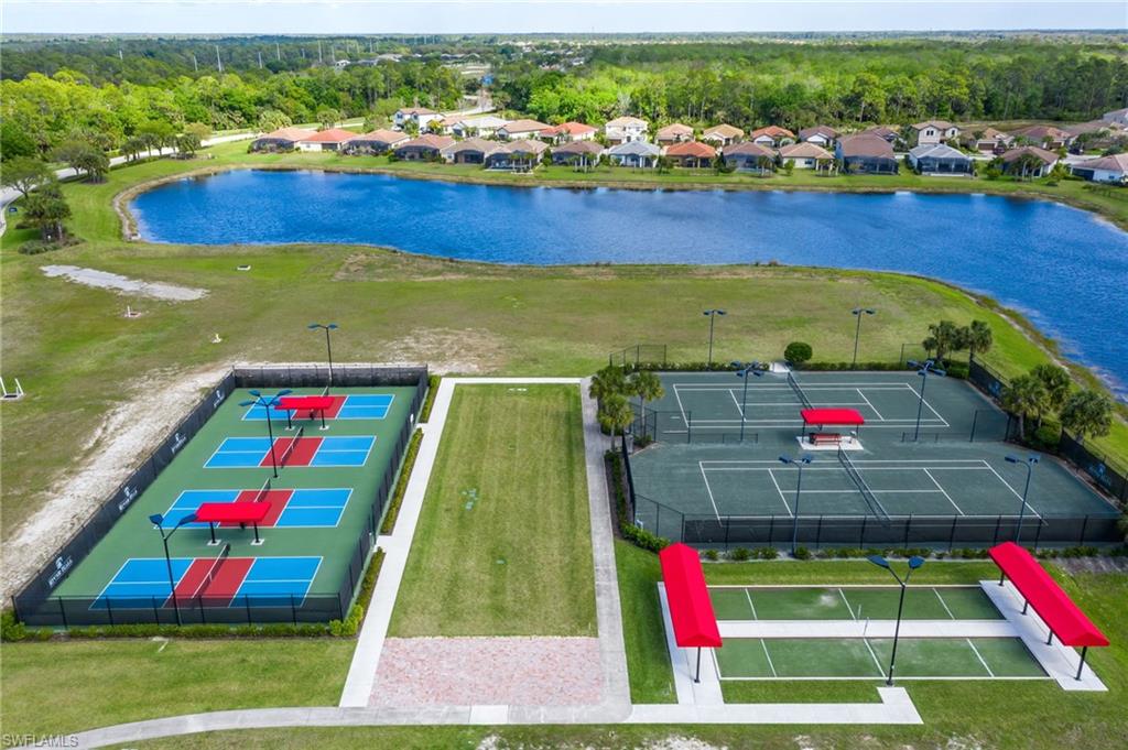 HAMPTON LAKES - Residential