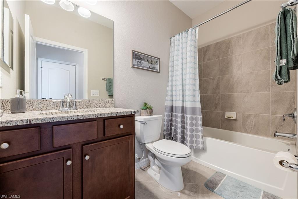 HAMPTON LAKES - Residential