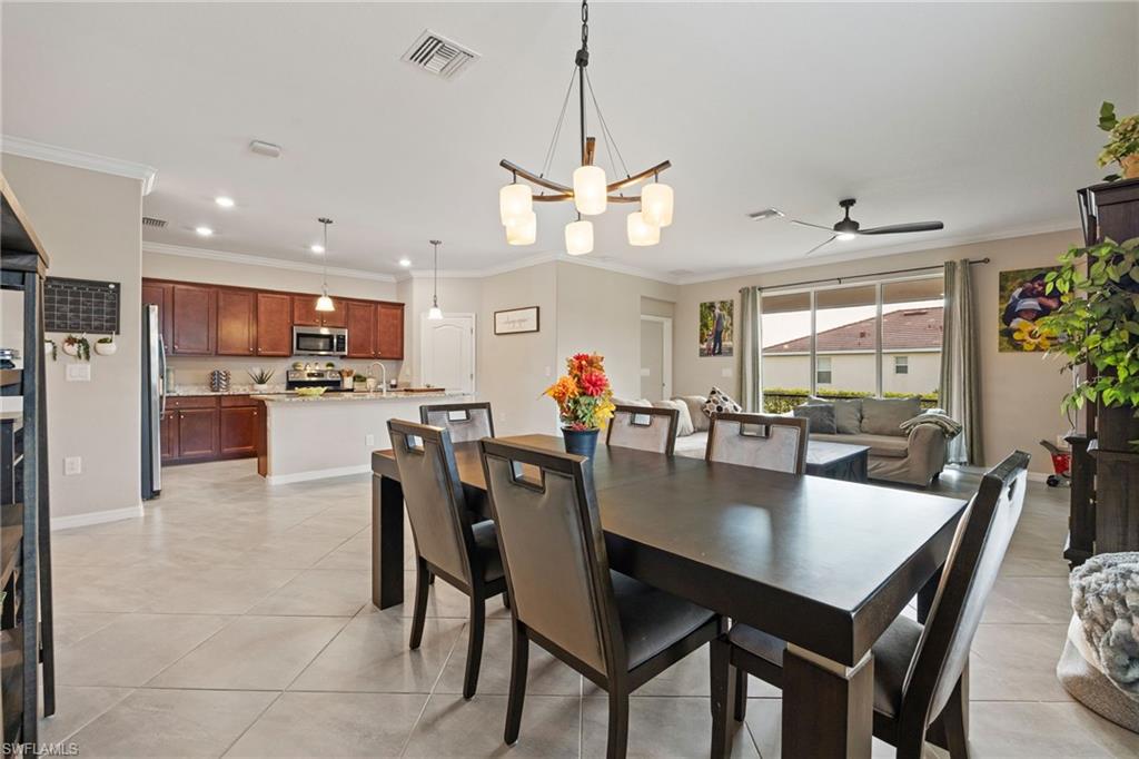 HAMPTON LAKES - Residential