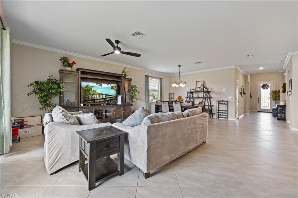 HAMPTON LAKES - Residential