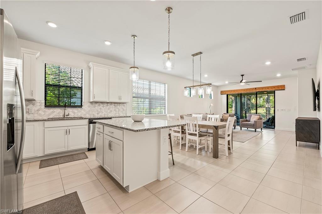 ESPLANADE LAKE CLUB - Residential