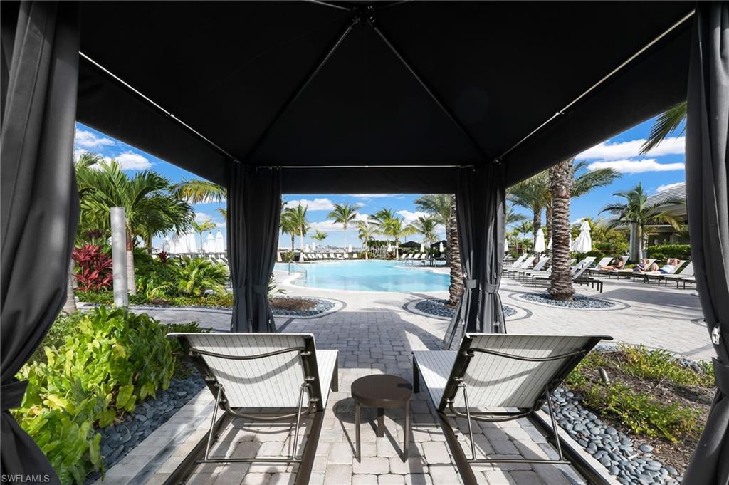 ESPLANADE LAKE CLUB - Residential