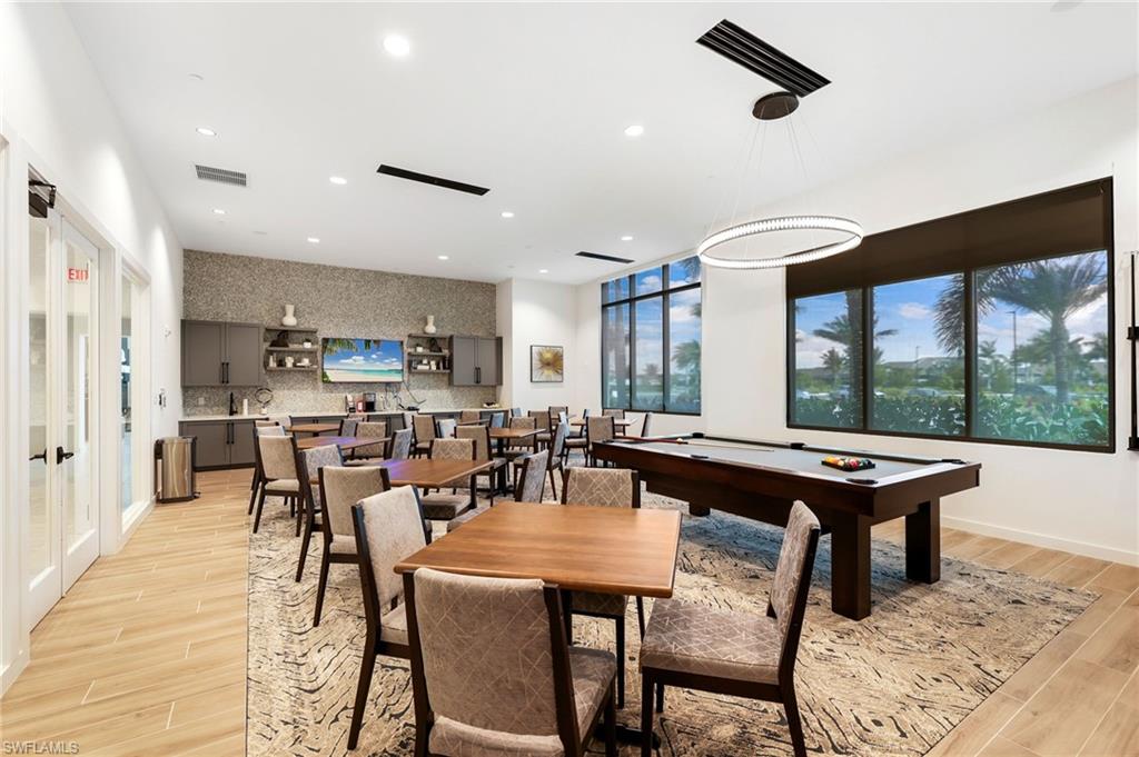 ESPLANADE LAKE CLUB - Residential