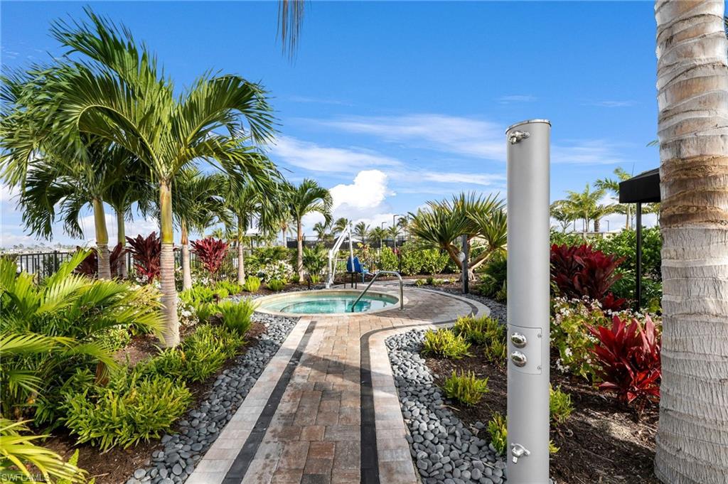 ESPLANADE LAKE CLUB - Residential