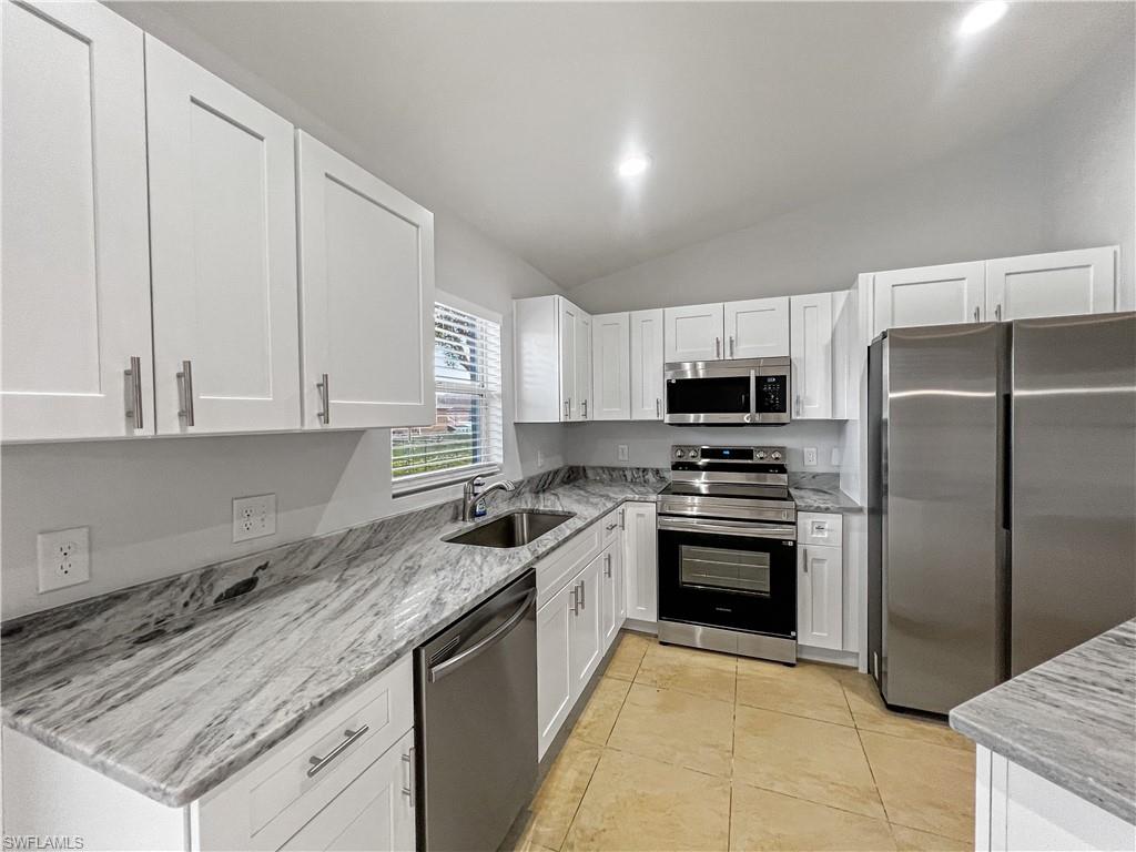 MIRROR LAKES - Residential Lease