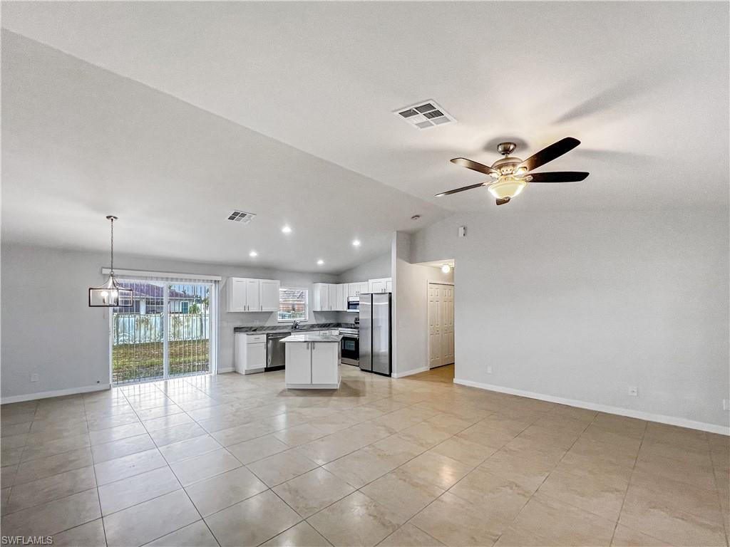 MIRROR LAKES - Residential Lease