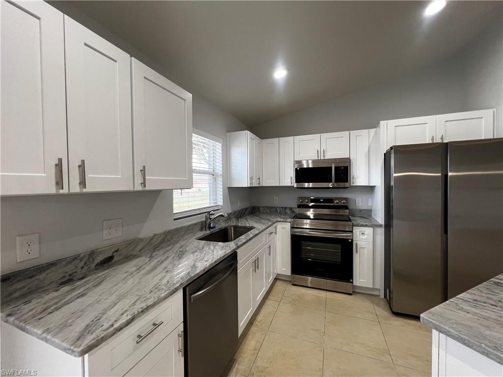 MIRROR LAKES - Residential Lease