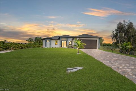 Photo of 2606 40th ST SW, LEHIGH ACRES, FL 33976 (MLS # 226017245)