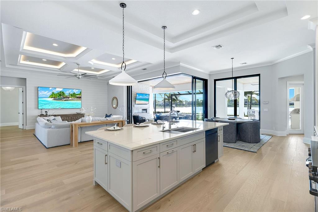 TWIN EAGLES - Residential