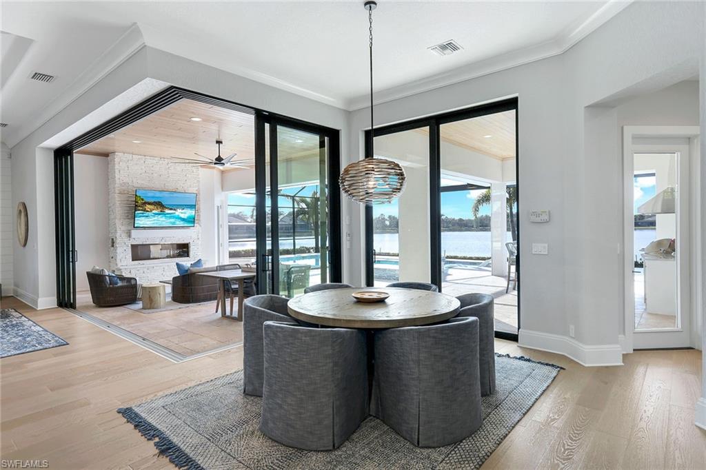 TWIN EAGLES - Residential