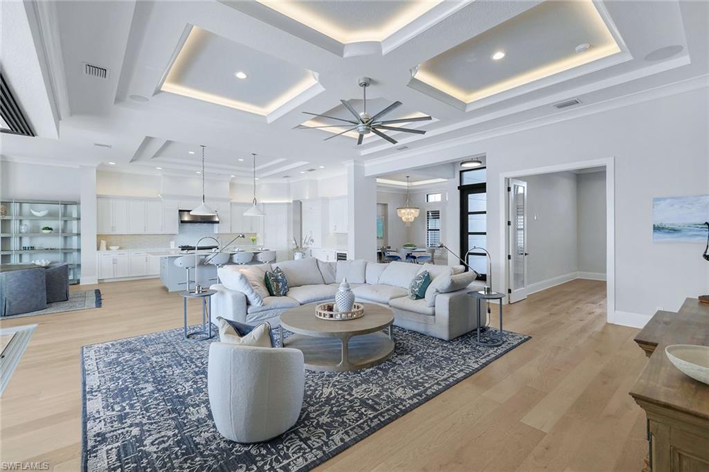 TWIN EAGLES - Residential