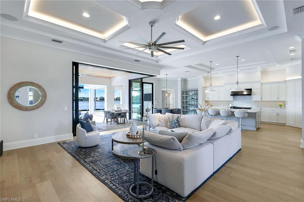 TWIN EAGLES - Residential