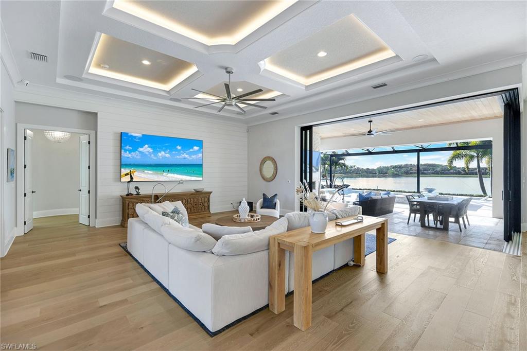 TWIN EAGLES - Residential