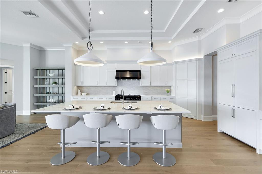 TWIN EAGLES - Residential