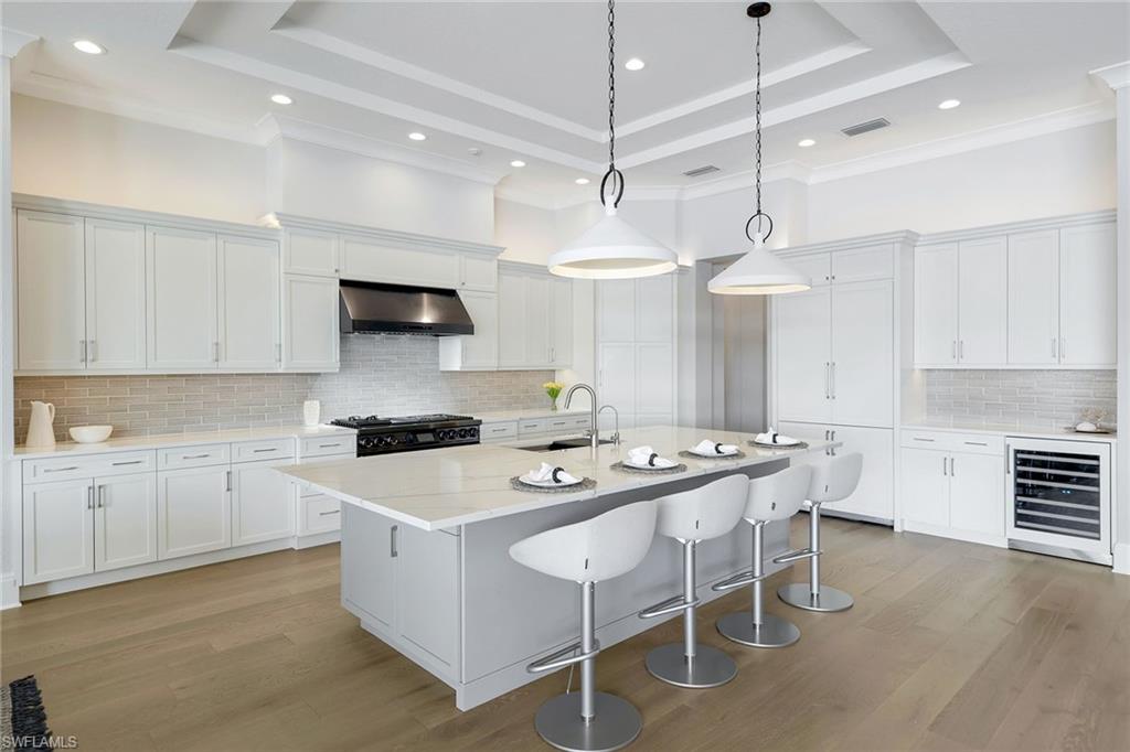 TWIN EAGLES - Residential