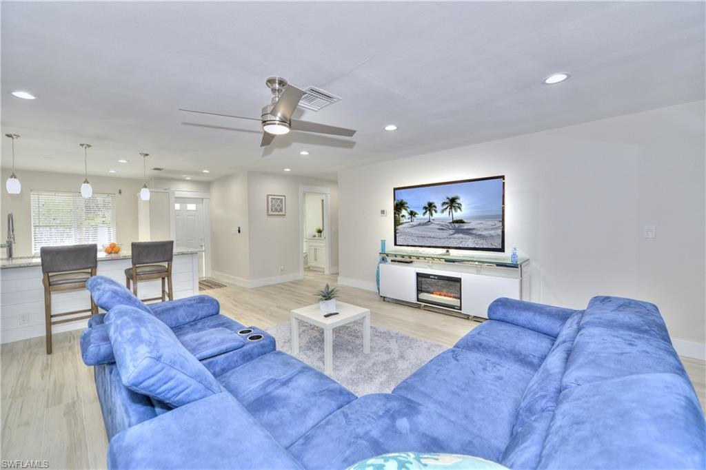 GLADES COUNTRY CLUB - Residential