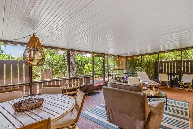 ROYAL WOODS - Residential