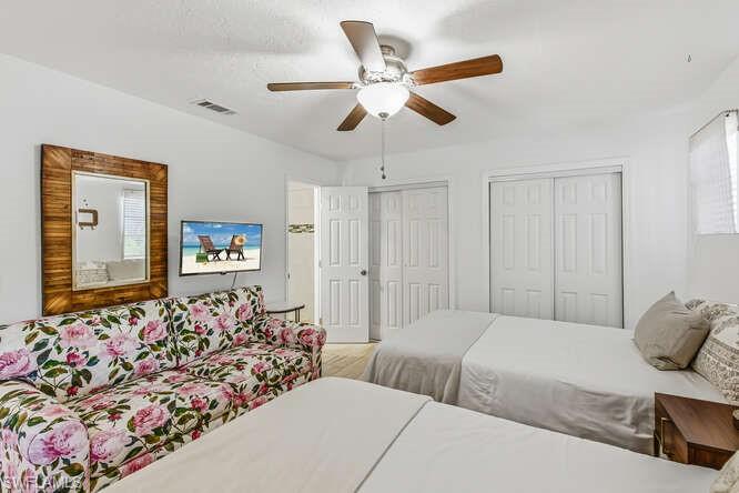 ROYAL WOODS - Residential