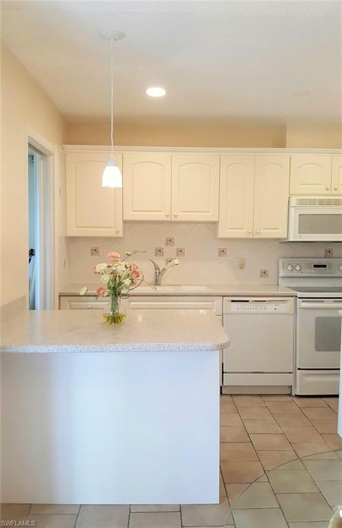 HIDDEN LAKE VILLAS - Residential