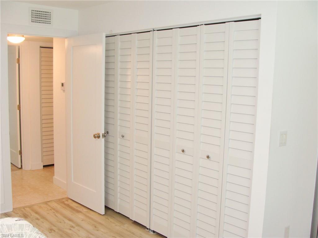 LAKEWOOD VILLAS - Residential