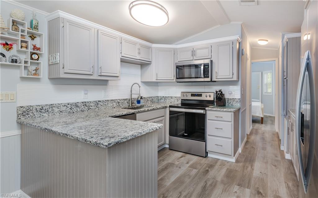 CORKSCREW WOODLANDS - Residential