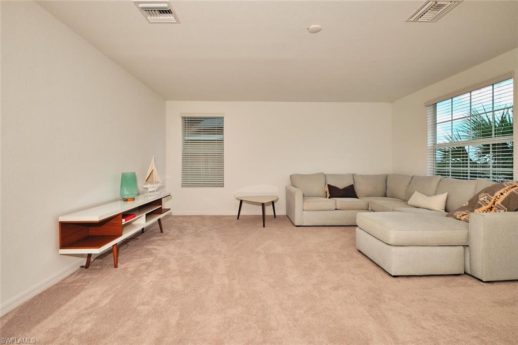 HAMPTON LAKES - Residential