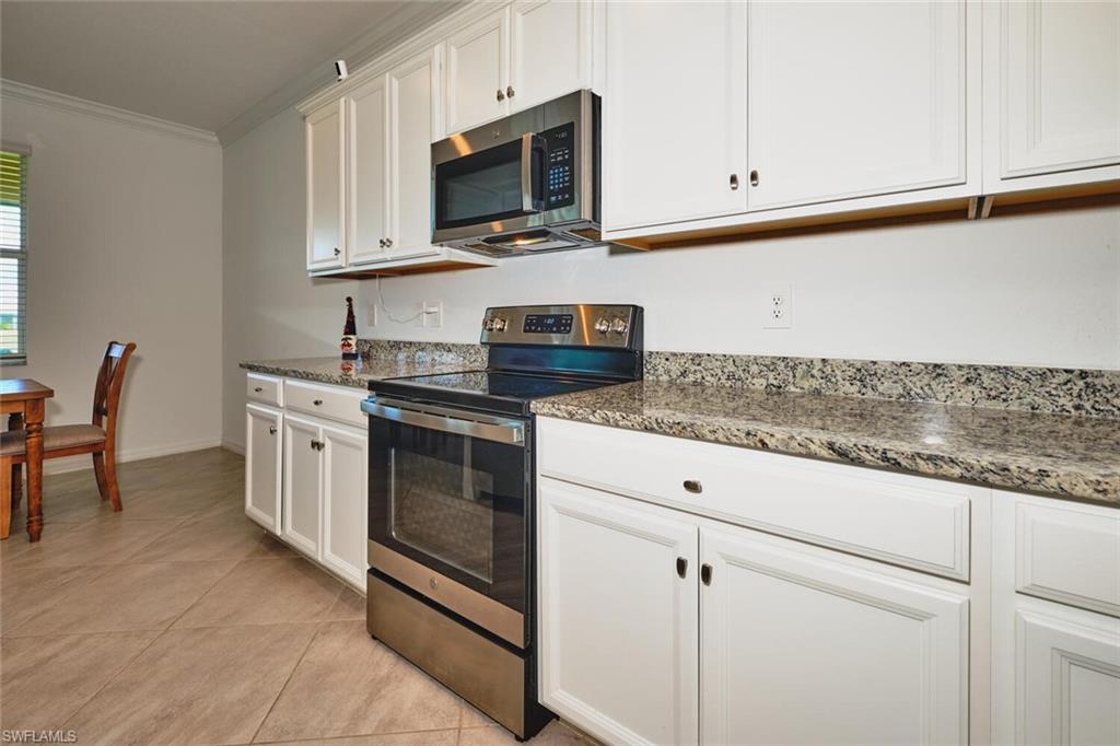 HAMPTON LAKES - Residential