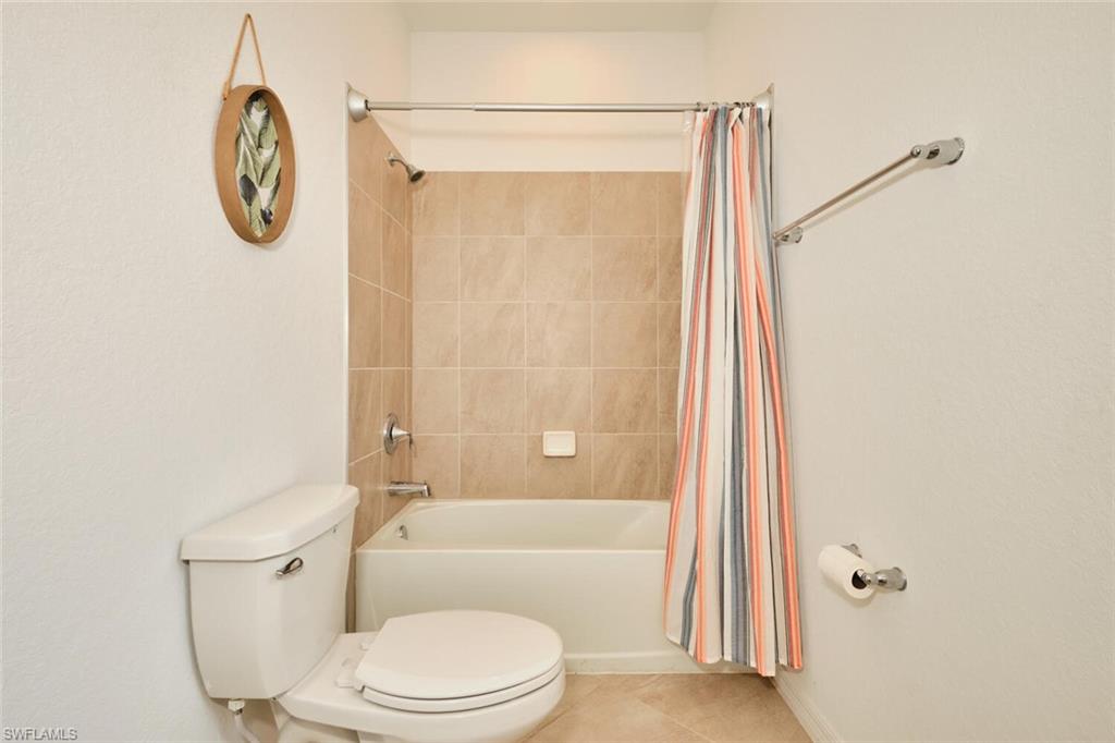 HAMPTON LAKES - Residential