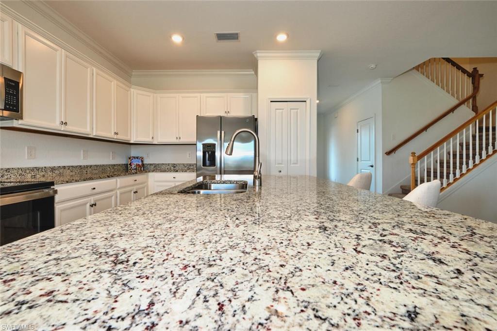 HAMPTON LAKES - Residential