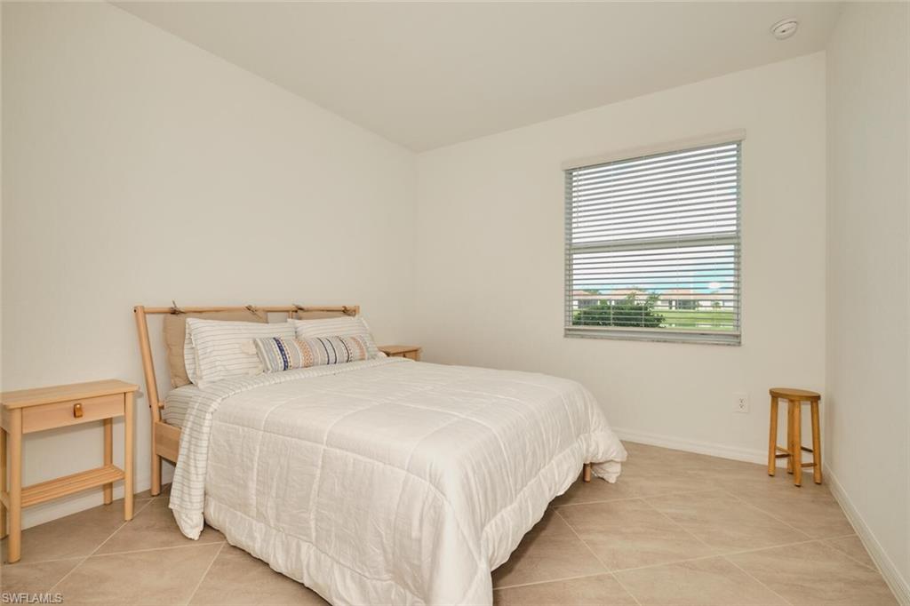 HAMPTON LAKES - Residential