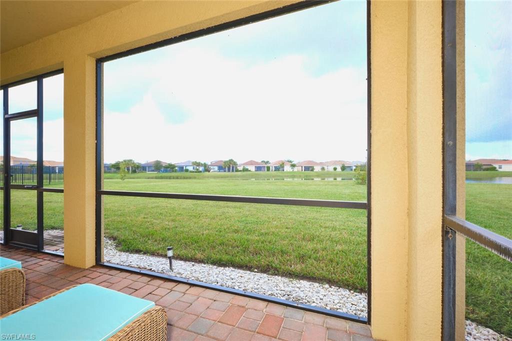 HAMPTON LAKES - Residential