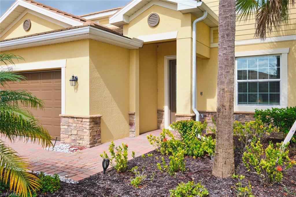 HAMPTON LAKES - Residential