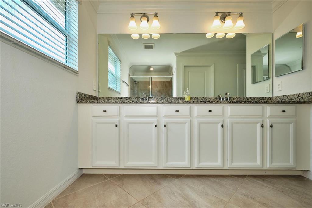 HAMPTON LAKES - Residential