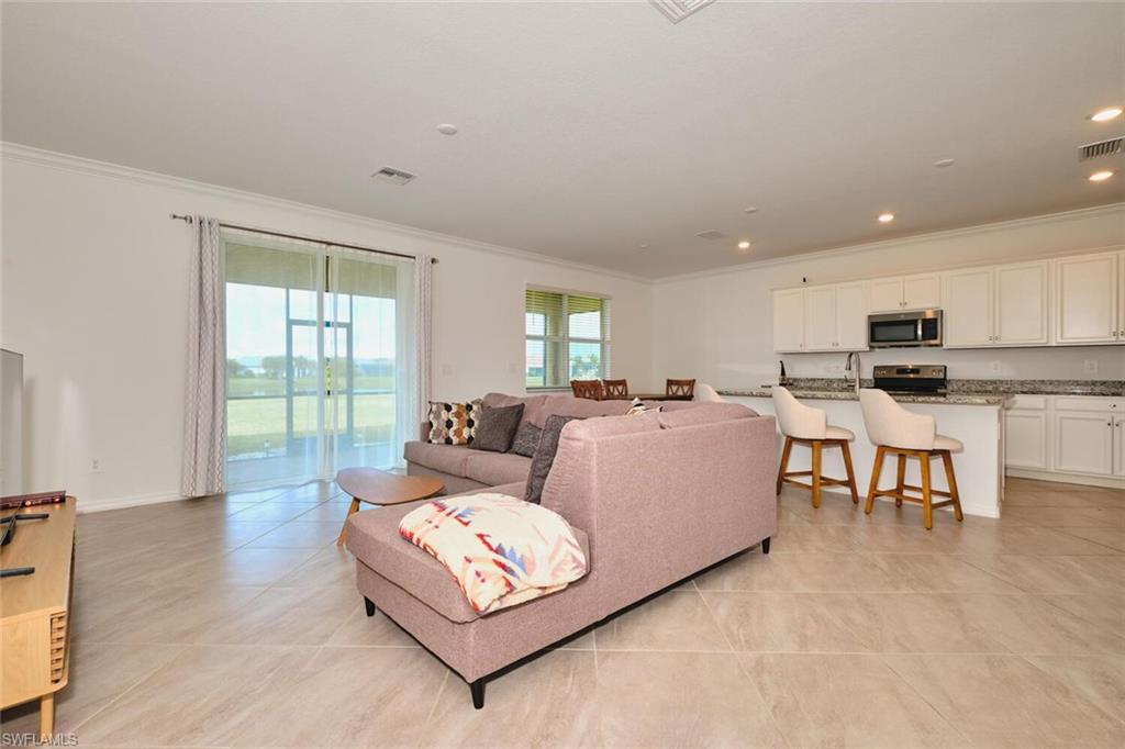 HAMPTON LAKES - Residential