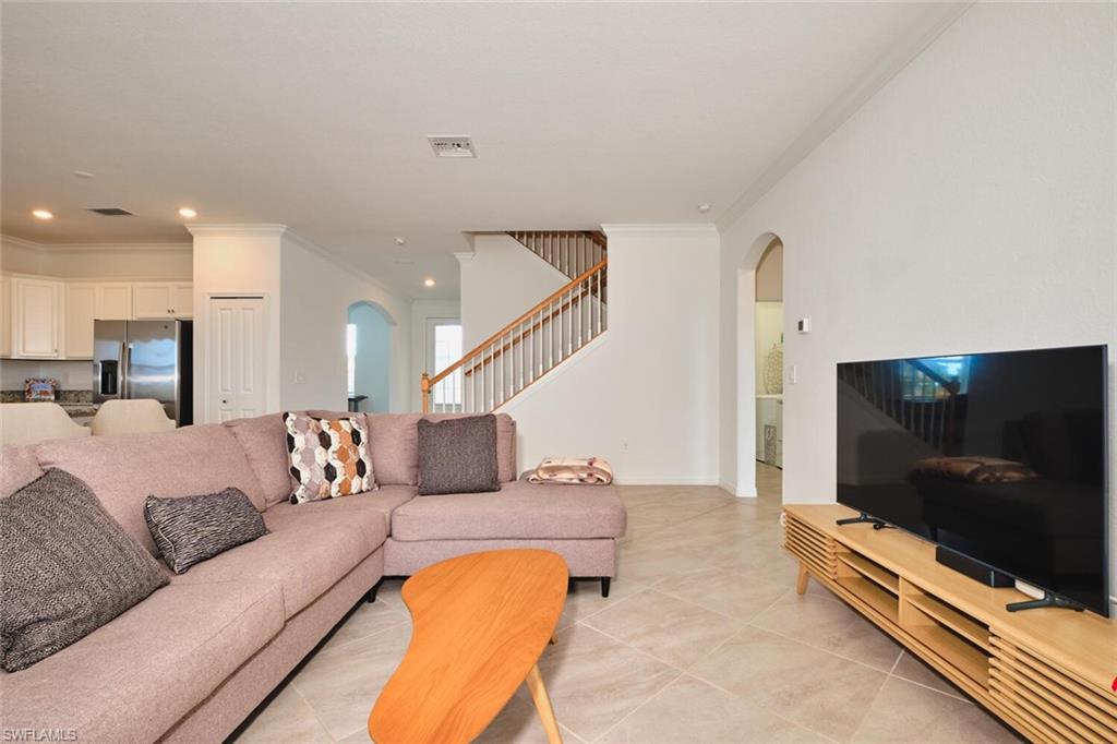 HAMPTON LAKES - Residential