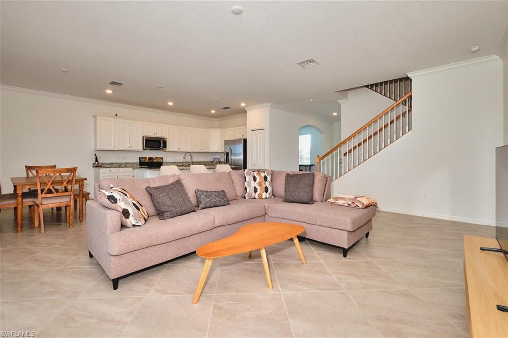 HAMPTON LAKES - Residential