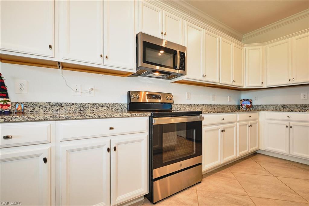 HAMPTON LAKES - Residential