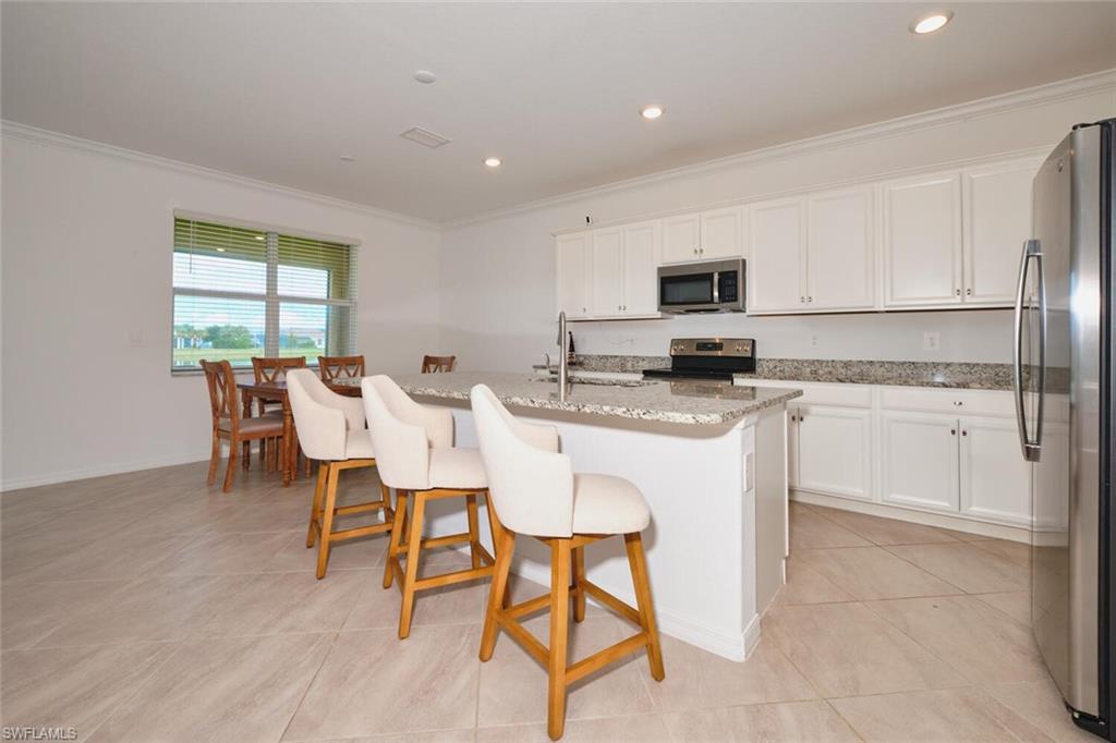 HAMPTON LAKES - Residential