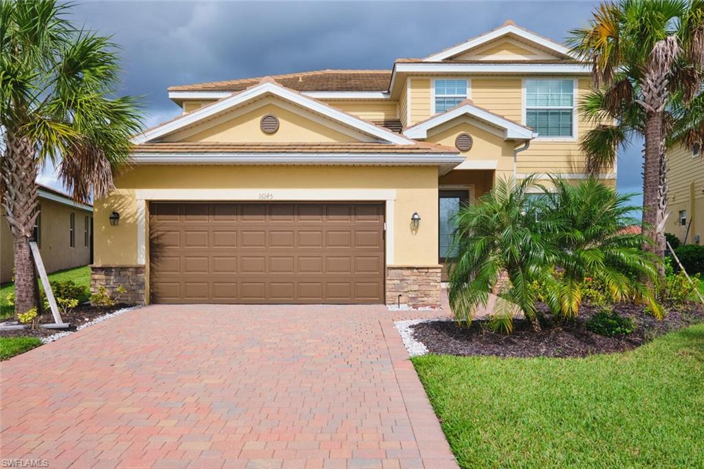 HAMPTON LAKES - Residential