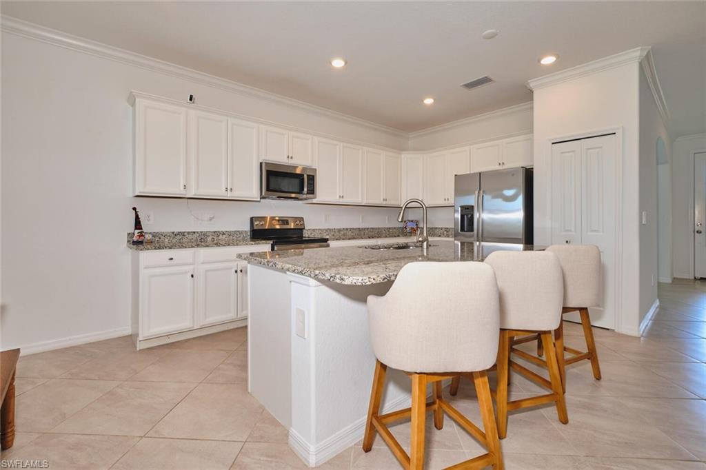 HAMPTON LAKES - Residential