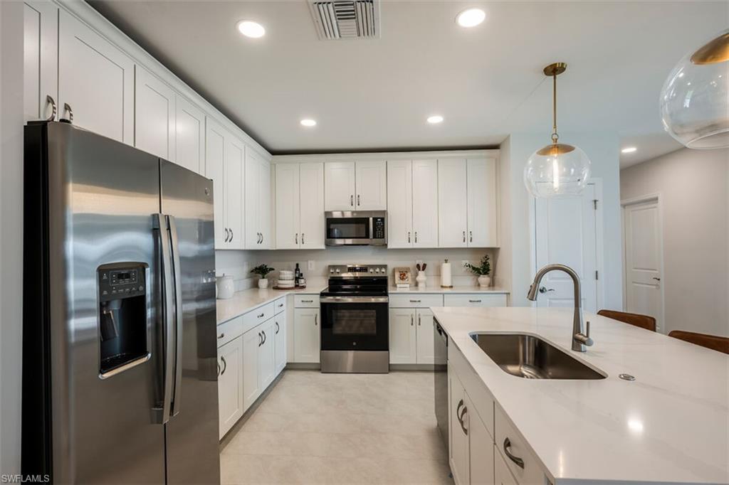 WHISPERING LAKES - Residential