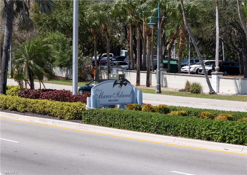 MARCO BEACH - Land