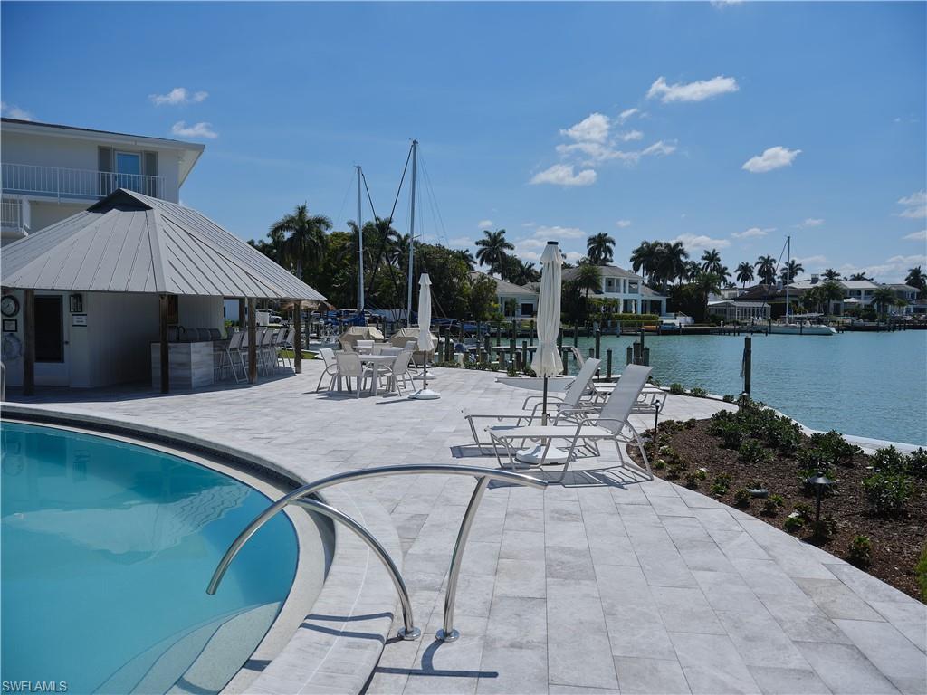MOORINGS BAY APTS - Residential