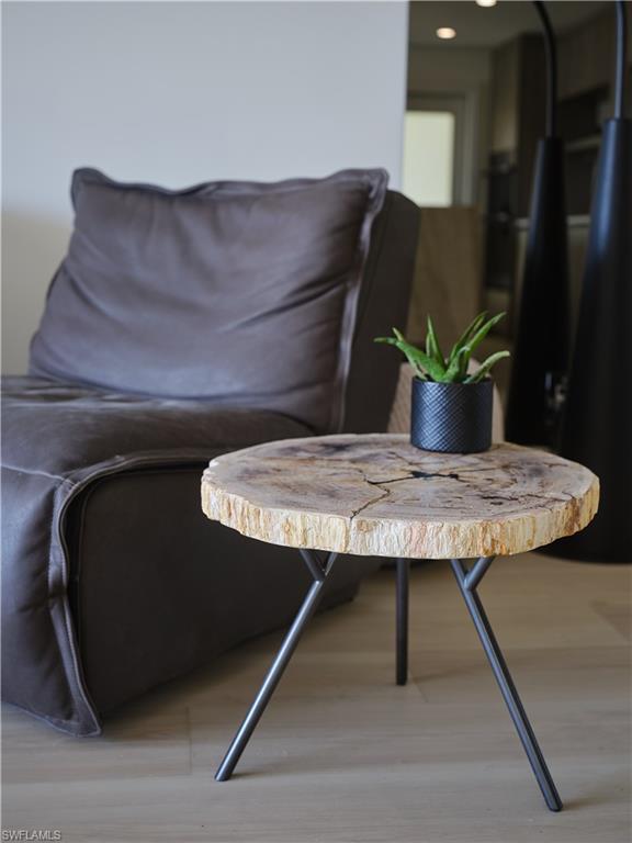 MOORINGS BAY APTS - Residential